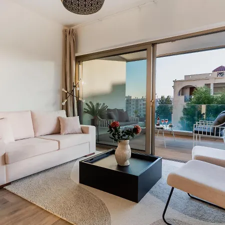 Delightful And Ideally Planned Holiday Studio With Balcony All Yours